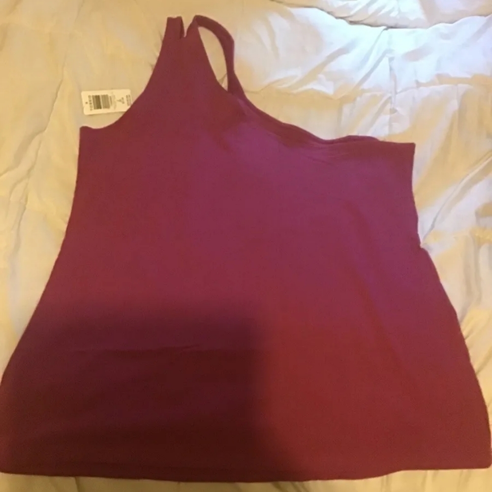 NWT Torrid Berry One Sleeve Foxy Shoulder Cut Out Top Size 3X - Picture 2 of 3
